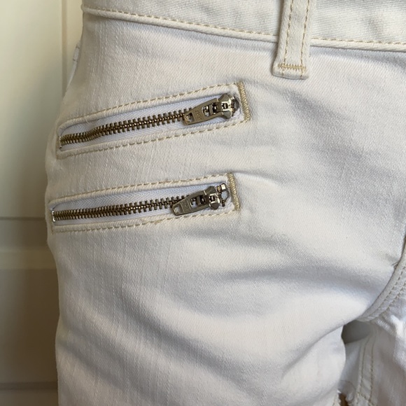 MISS ME MID-RISE TRIPLE FRONT ZIPPER SHORTS - Picture 2 of 8